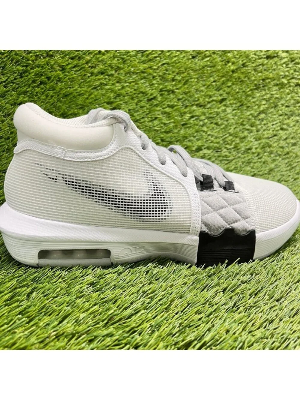 Nike LeBron Witness 8 Mens Size 9 White Smoke Gray Basketball Shoes Sneakers